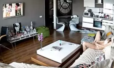 Муж радует возбуждённую жену домашней мастурбацией перед скрытой камерой